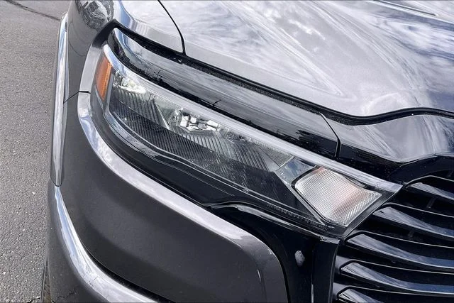 New 2026 Granite Crystal Metallic Clear-Coat Exterior Paint RAM Laramie image 34