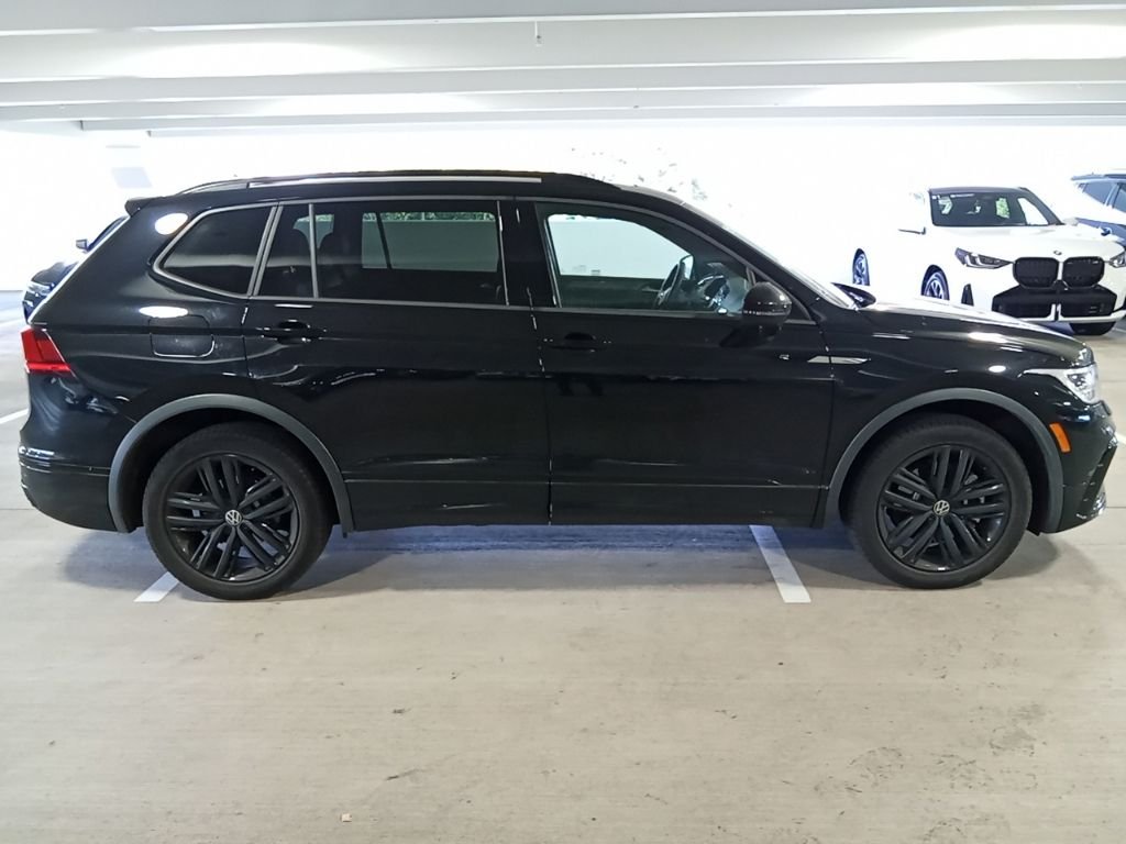 Used 2022 Deep Black Volkswagen 2.0T SE R-Line Black image 4
