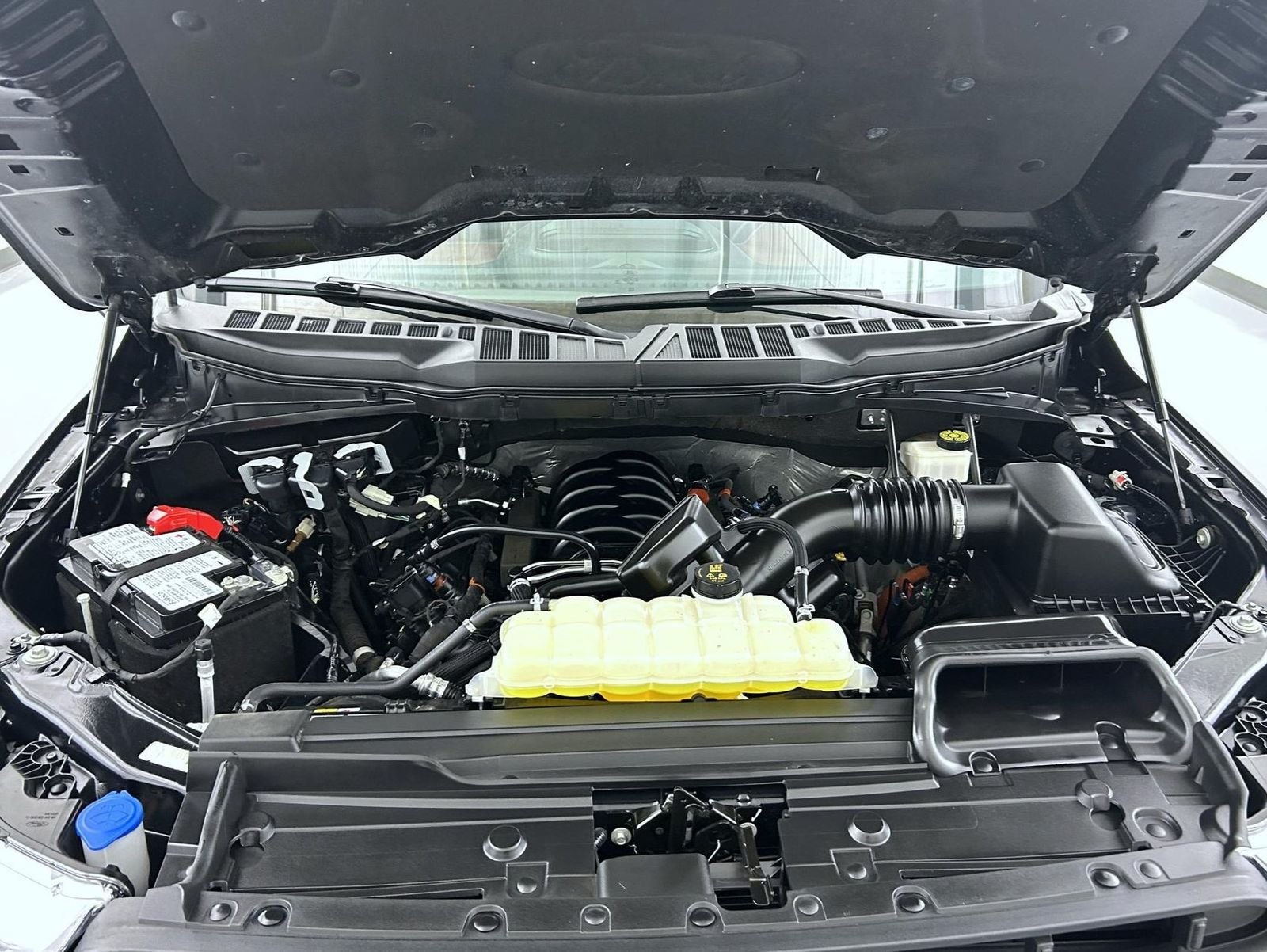 Used 2023 Agate Black Metallic Ford Lariat image 25