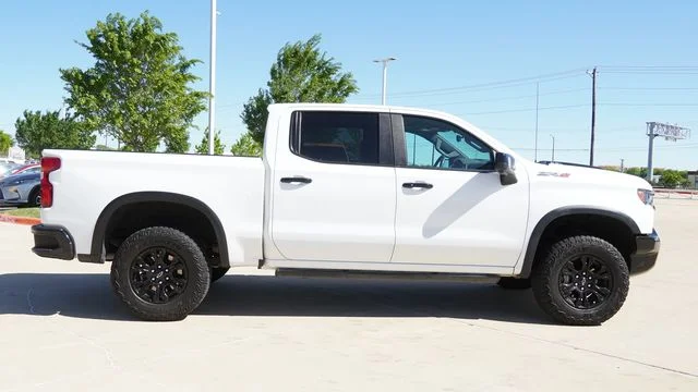 Used 2024 White Chevrolet ZR2 image 10