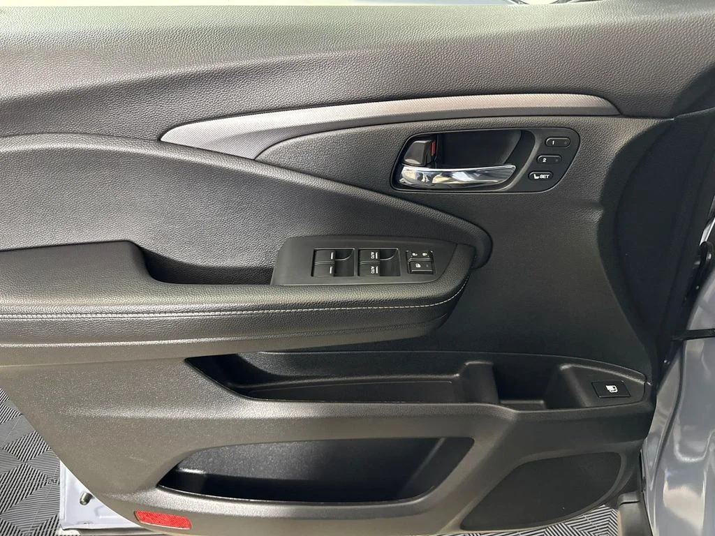 Certified Used 2024 Gray Honda RTL image 17