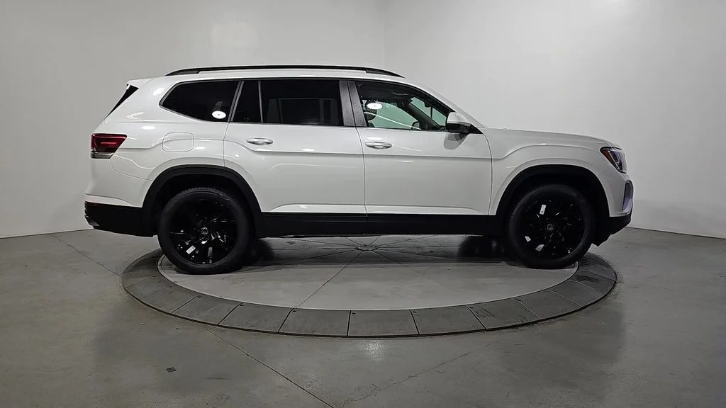 New 2026 White/off-white Volkswagen 2.0T SE w/Technology image 6