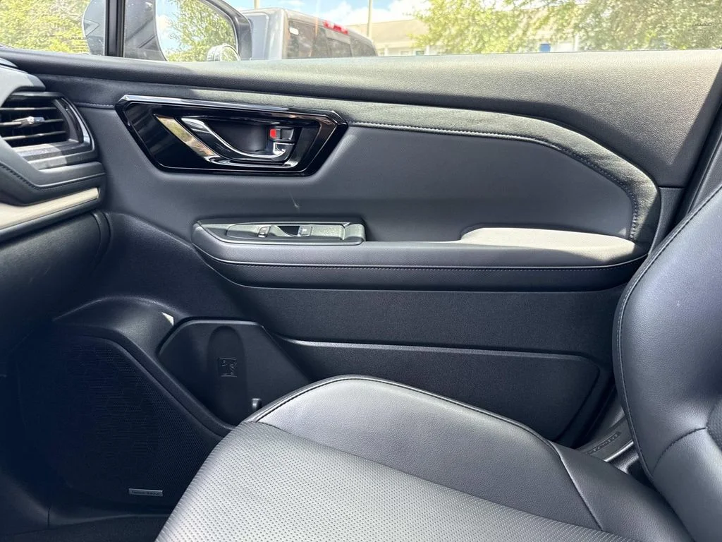 Used 2025 Beige Subaru Limited image 28