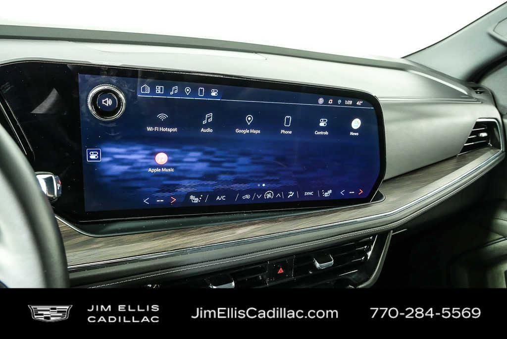 Used 2025 Summit White Chevrolet LT image 12