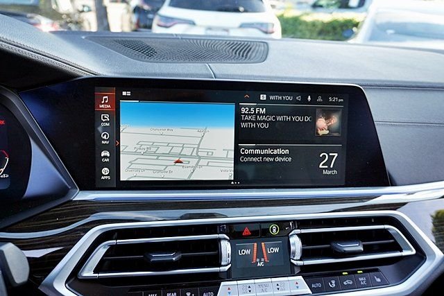 Used 2023 Gray BMW xDrive40i image 25