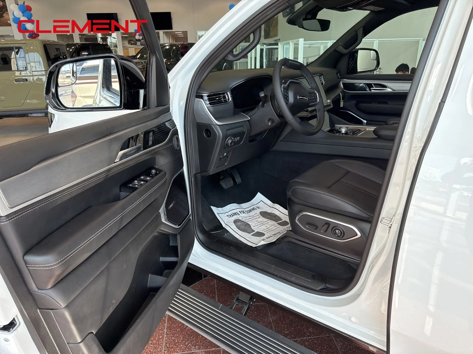 New 2026 Bright White Clear-Coat Exterior Paint Jeep Limited Altitude image 19