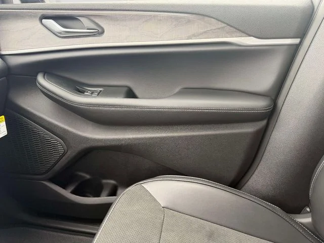 New 2026 Velvet Red Pearl-Coat Exterior Paint Jeep Altitude image 22