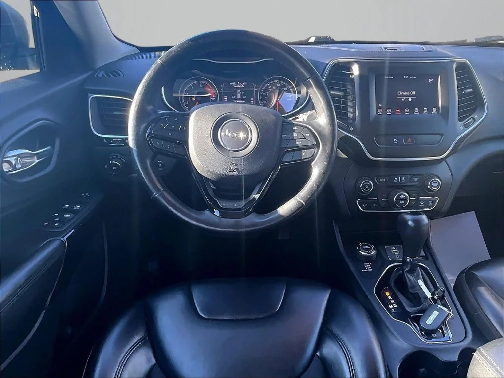 Used 2020 Black Jeep Latitude Plus image 6