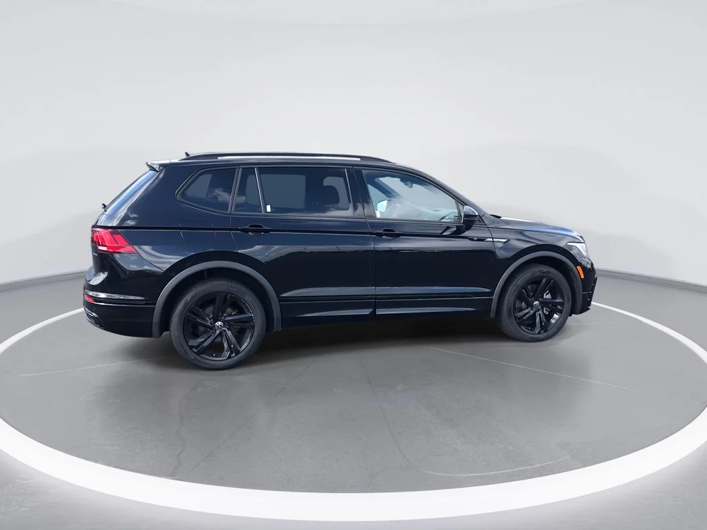 Used 2023 Black Volkswagen 2.0T SE R-Line Black image 9