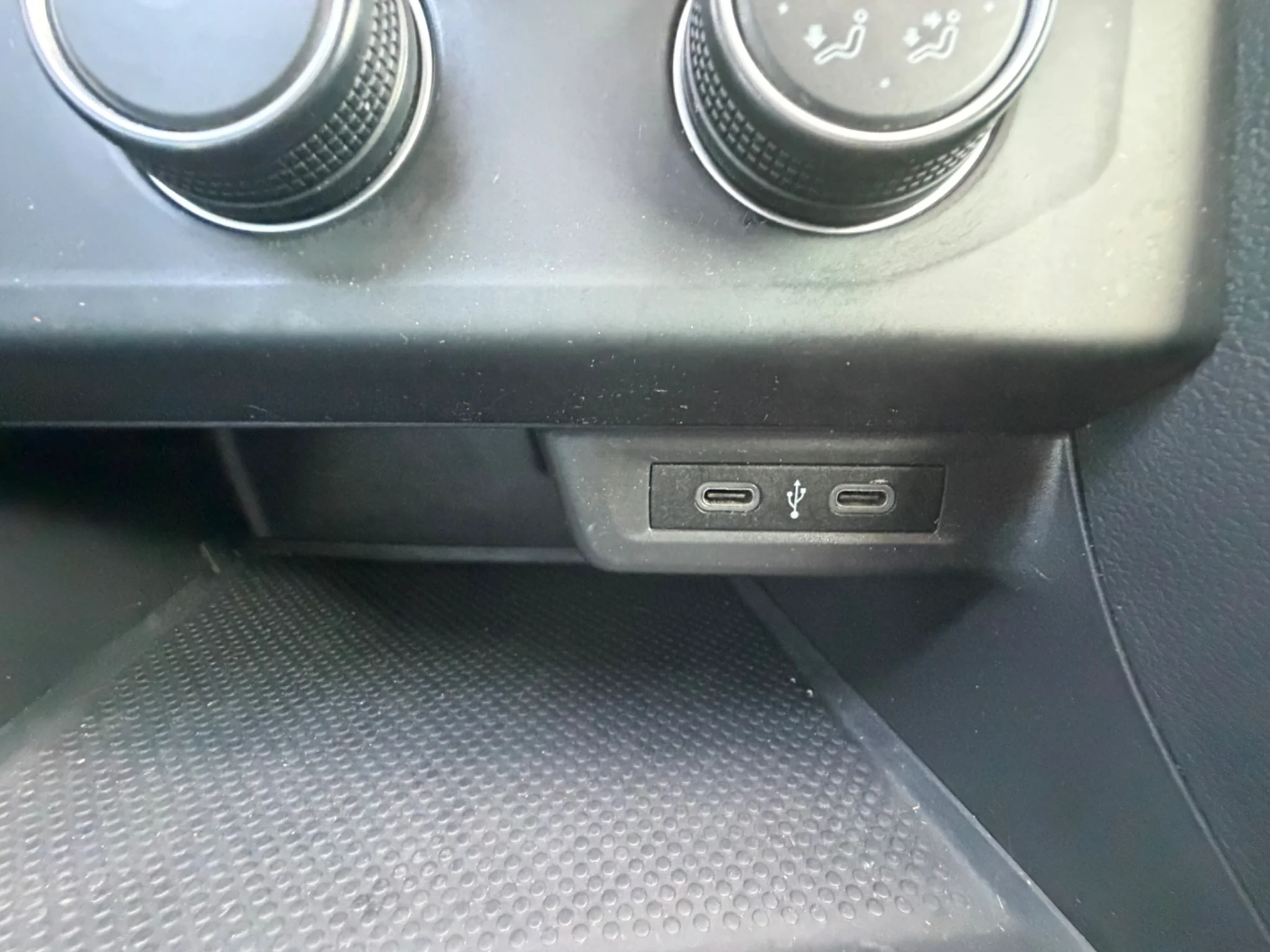 Used 2020 Black Uni Volkswagen S image 31