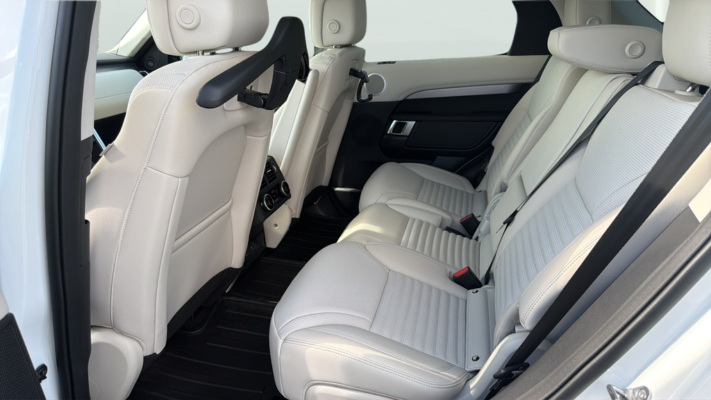 New 2026 Fuji White Land Rover Dynamic SE image 18
