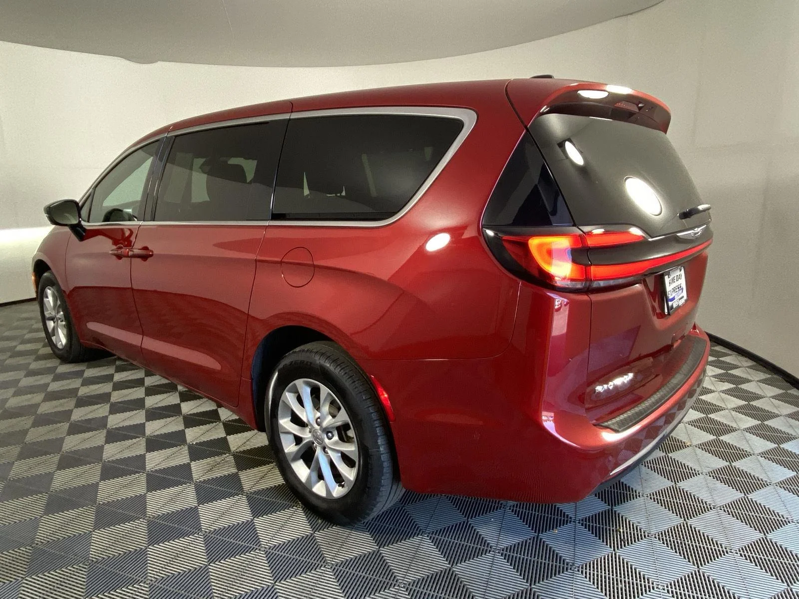 Used 2025 Red Hot Pearlcoat Chrysler Select image 14