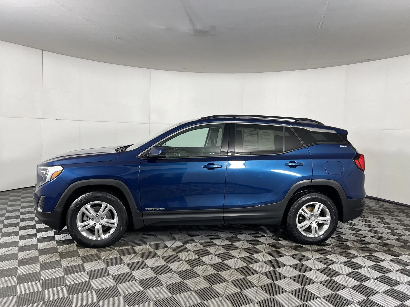 Used 2020 BLUE EMERALD METALLIC GMC SLE image 33
