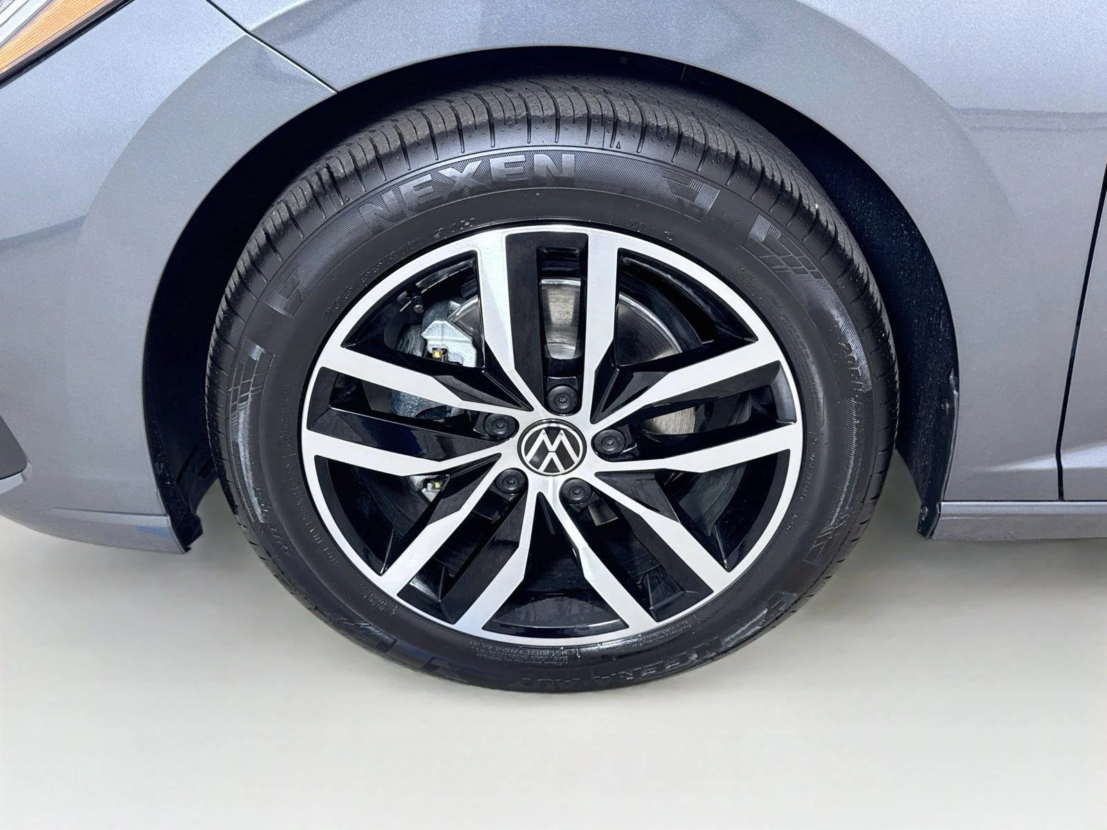 New 2027 GRAY Volkswagen SE image 30
