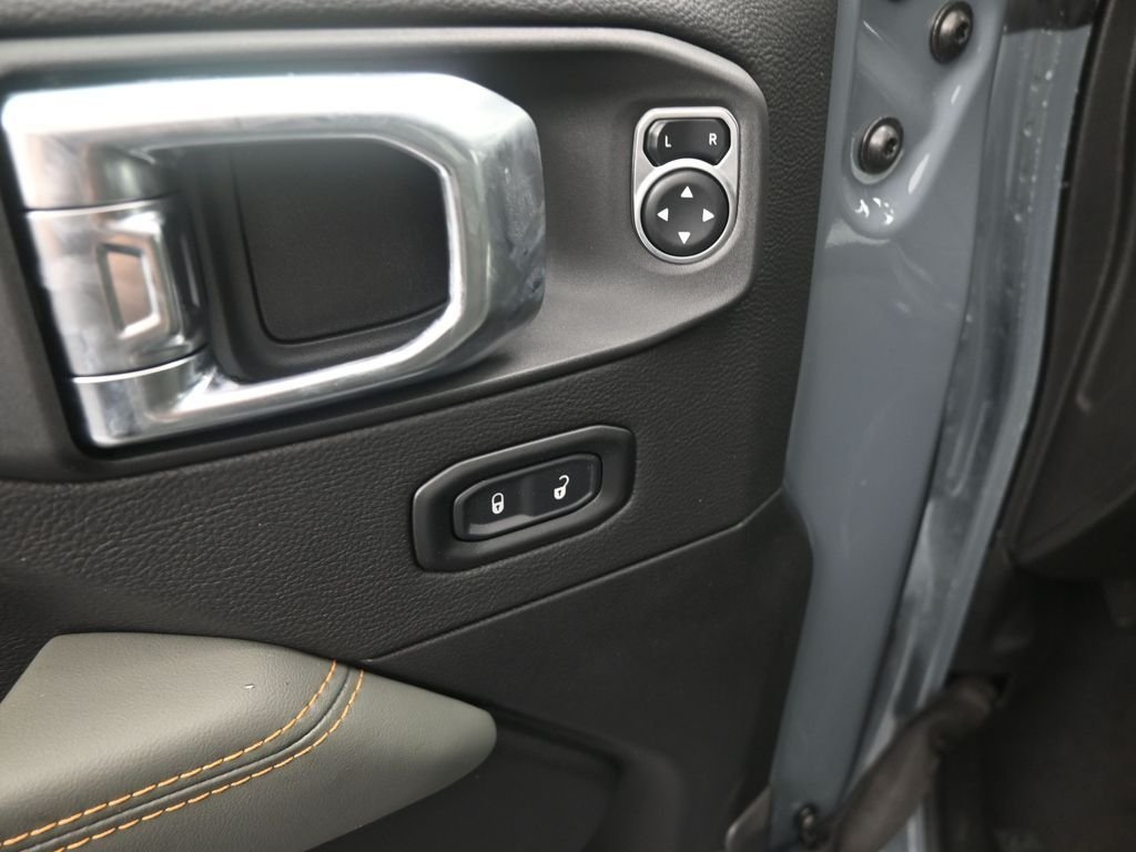 New 2026 Anvil Clearcoat Jeep Mojave image 13