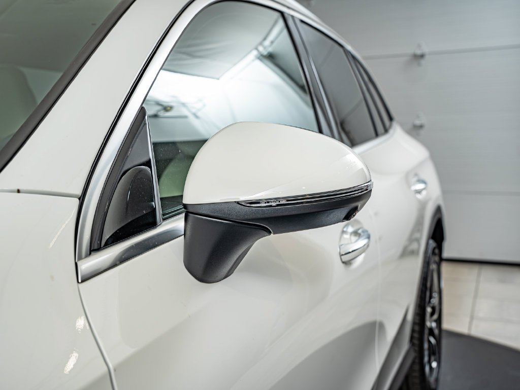 Used 2026 Polar White Mercedes-Benz GLC 300 image 9