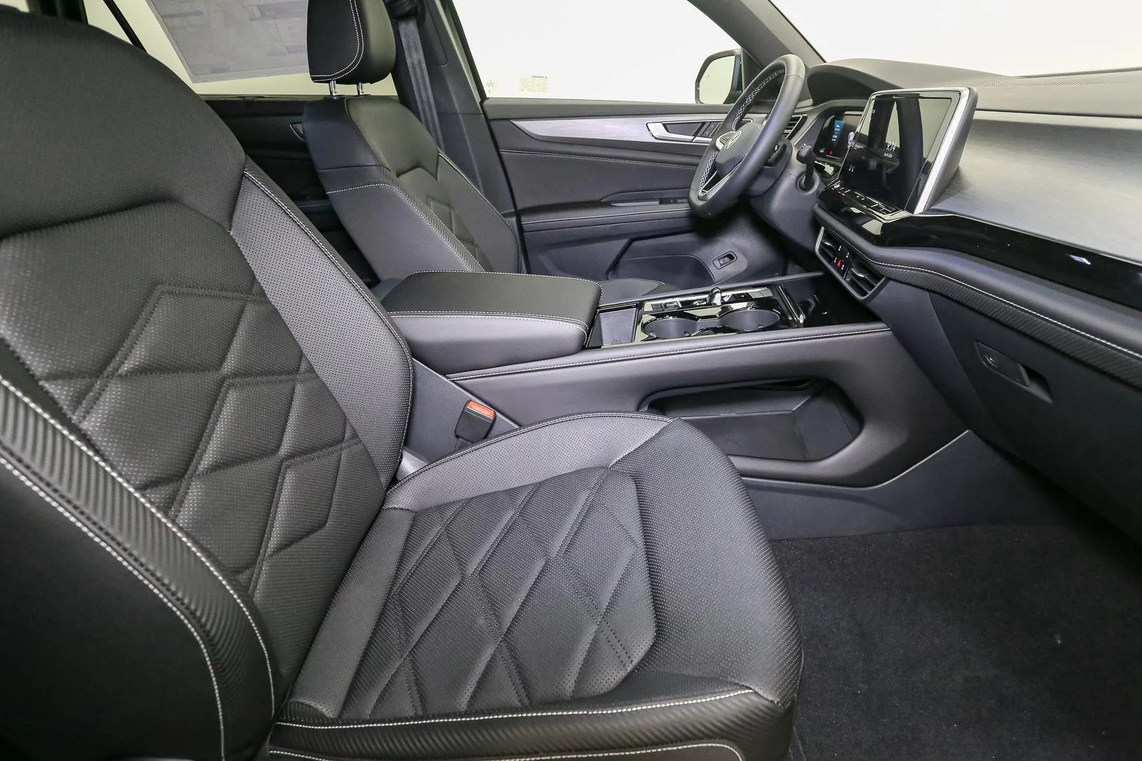 New 2026 Pure Gray Volkswagen 2.0T SE w/Technology image 14
