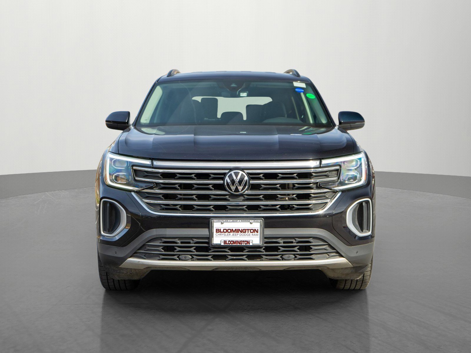 Used 2024 Volkswagen Atlas SE w/Tech with VIN 1V2HR2CA2RC543160 for sale in Minneapolis, Minnesota