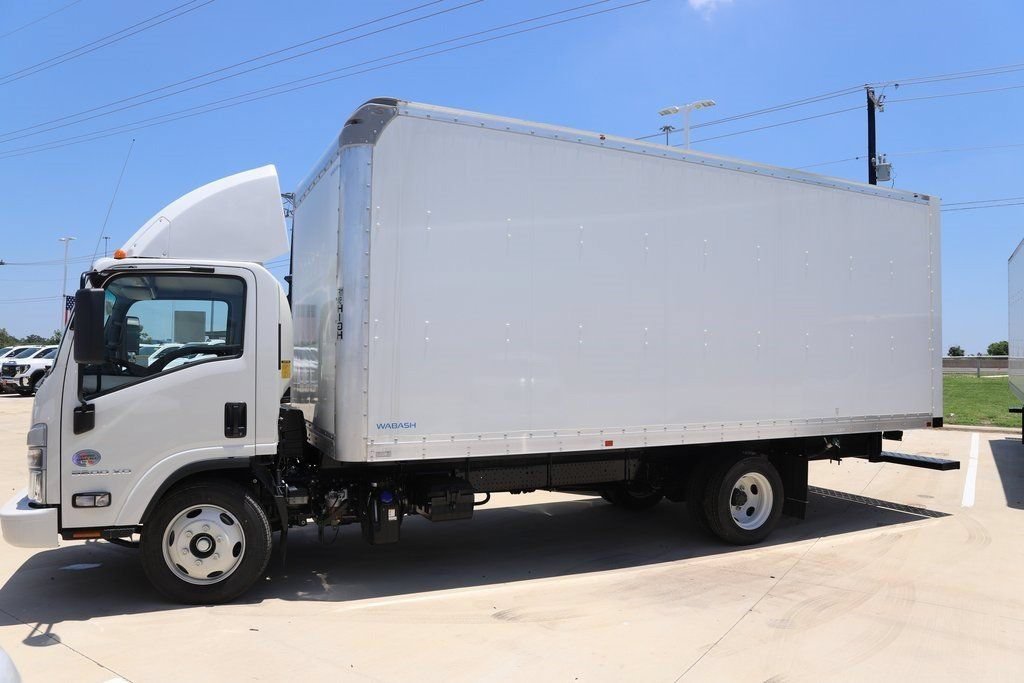 New 2024 Arc White Chevrolet Standard image 10