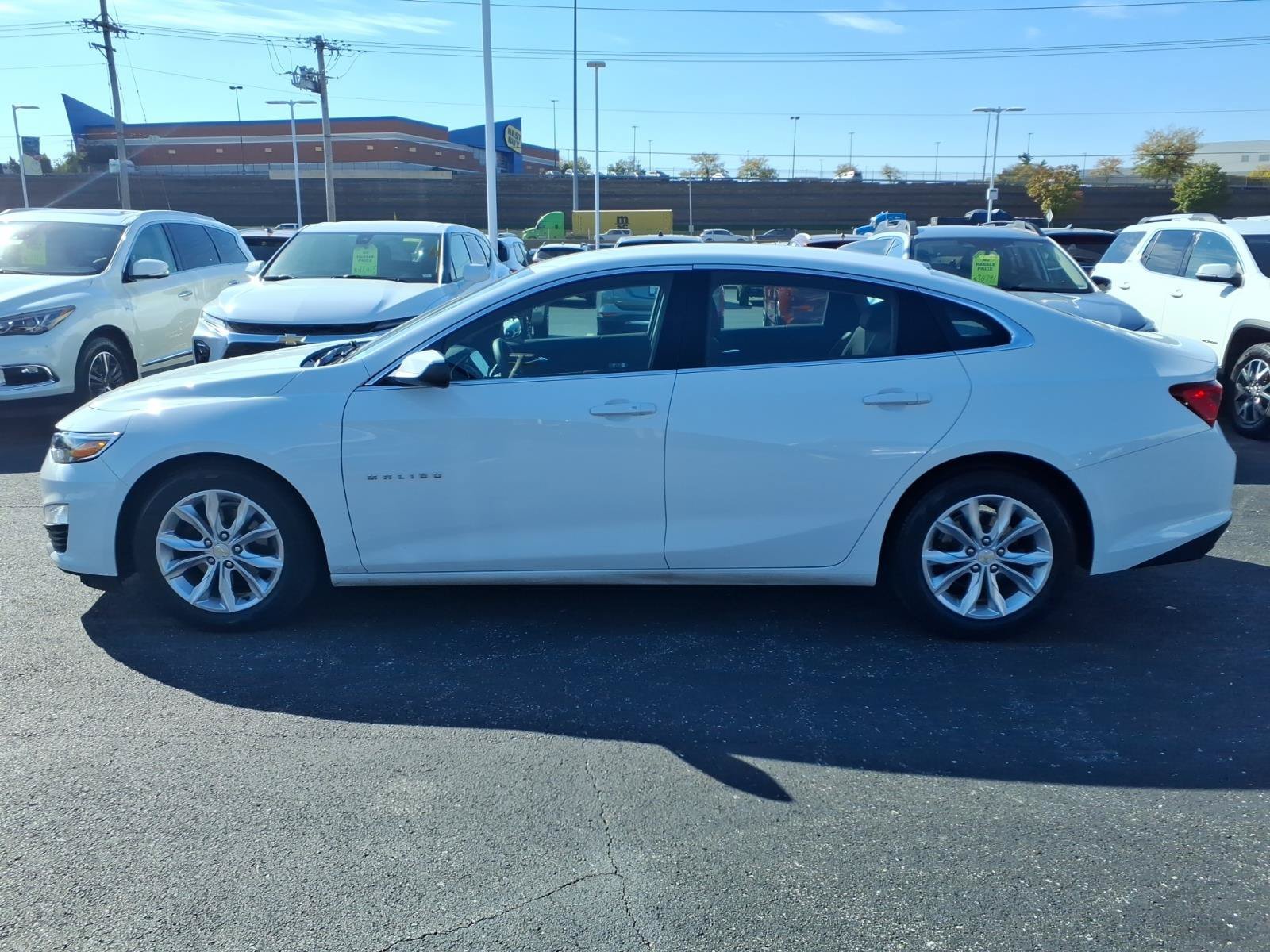 Used 2023 SUMMIT WHITE Chevrolet LT image 4