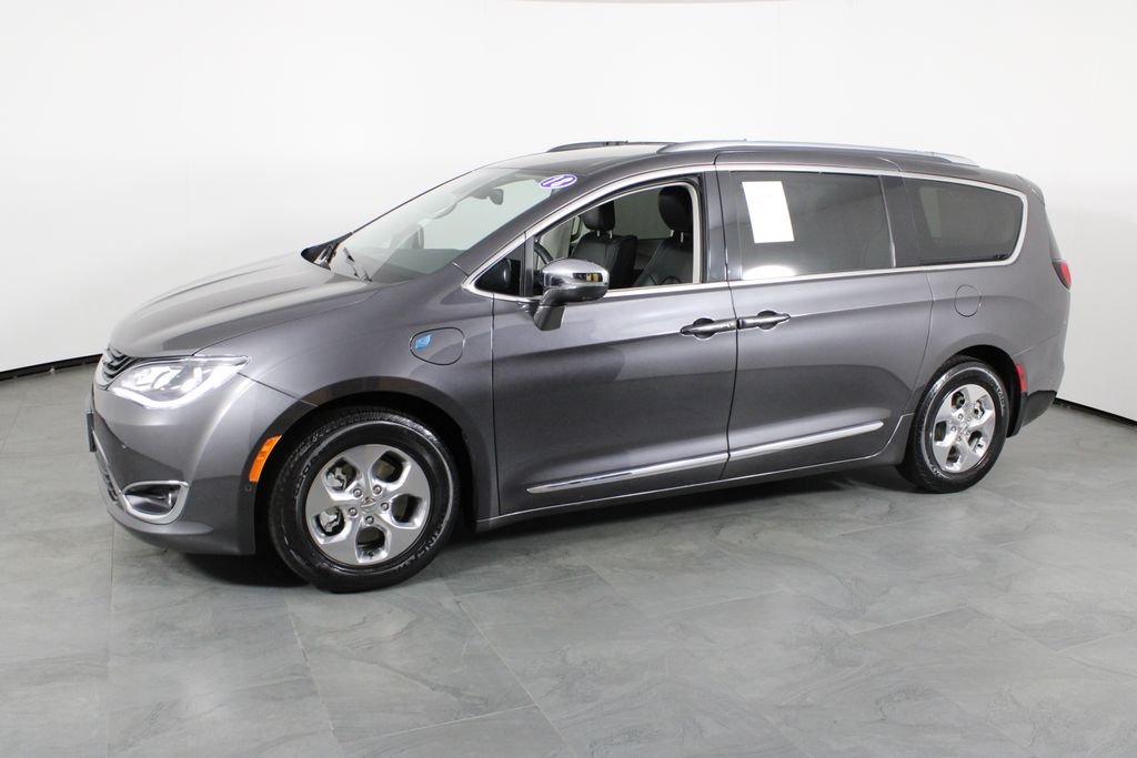 Used 2018 Gray Chrysler Limited image 11