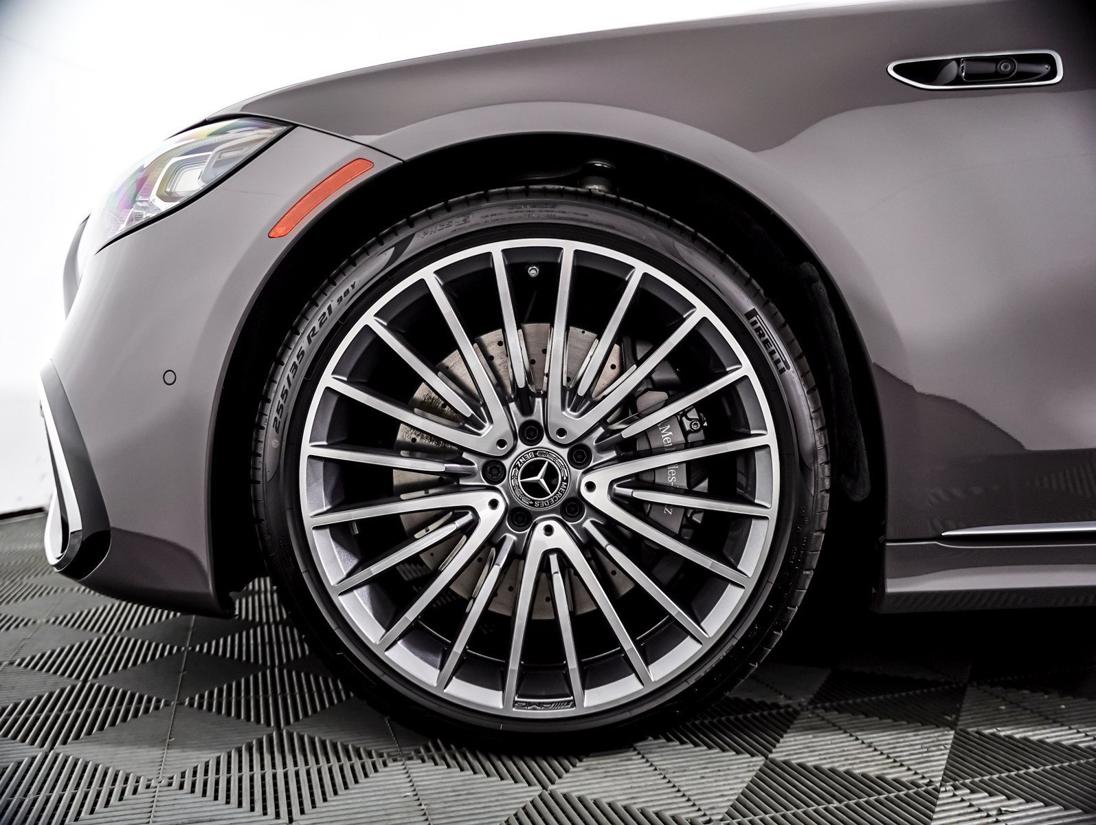 New 2027 Warm Grey Non-Metallic Mercedes-Benz S 580 image 6