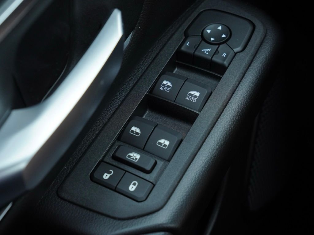 New 2026 Bright White Clear-Coat Exterior Paint RAM Big Horn Night Edition image 15