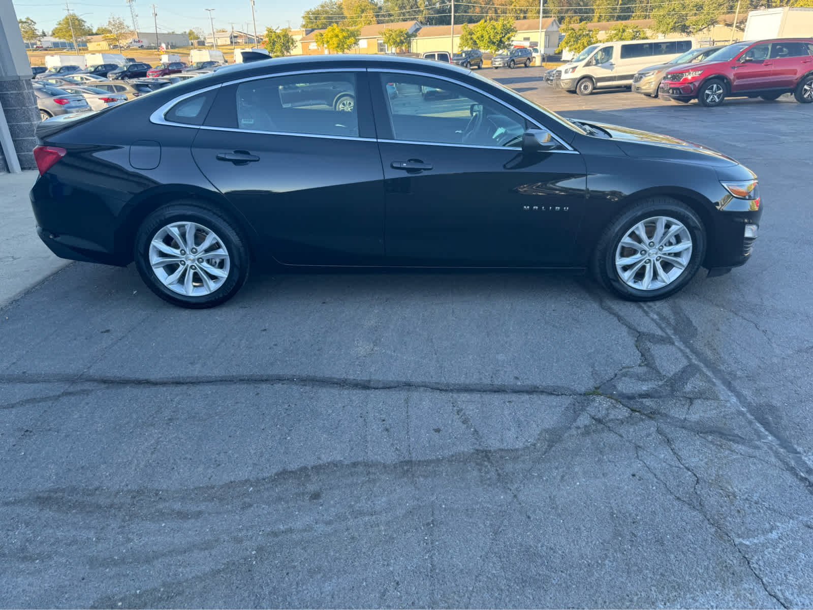 2024 Chevrolet Malibu 1LT photo 2
