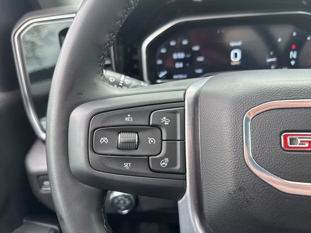 Used 2025 Onyx Black GMC SLE image 33