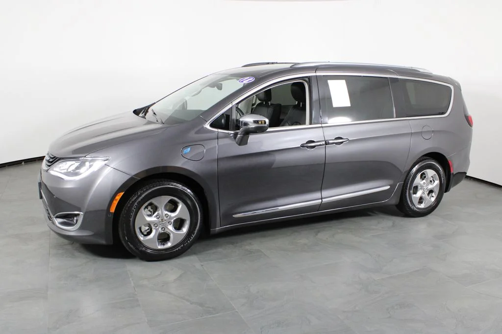 Used 2018 Gray Chrysler Limited image 11