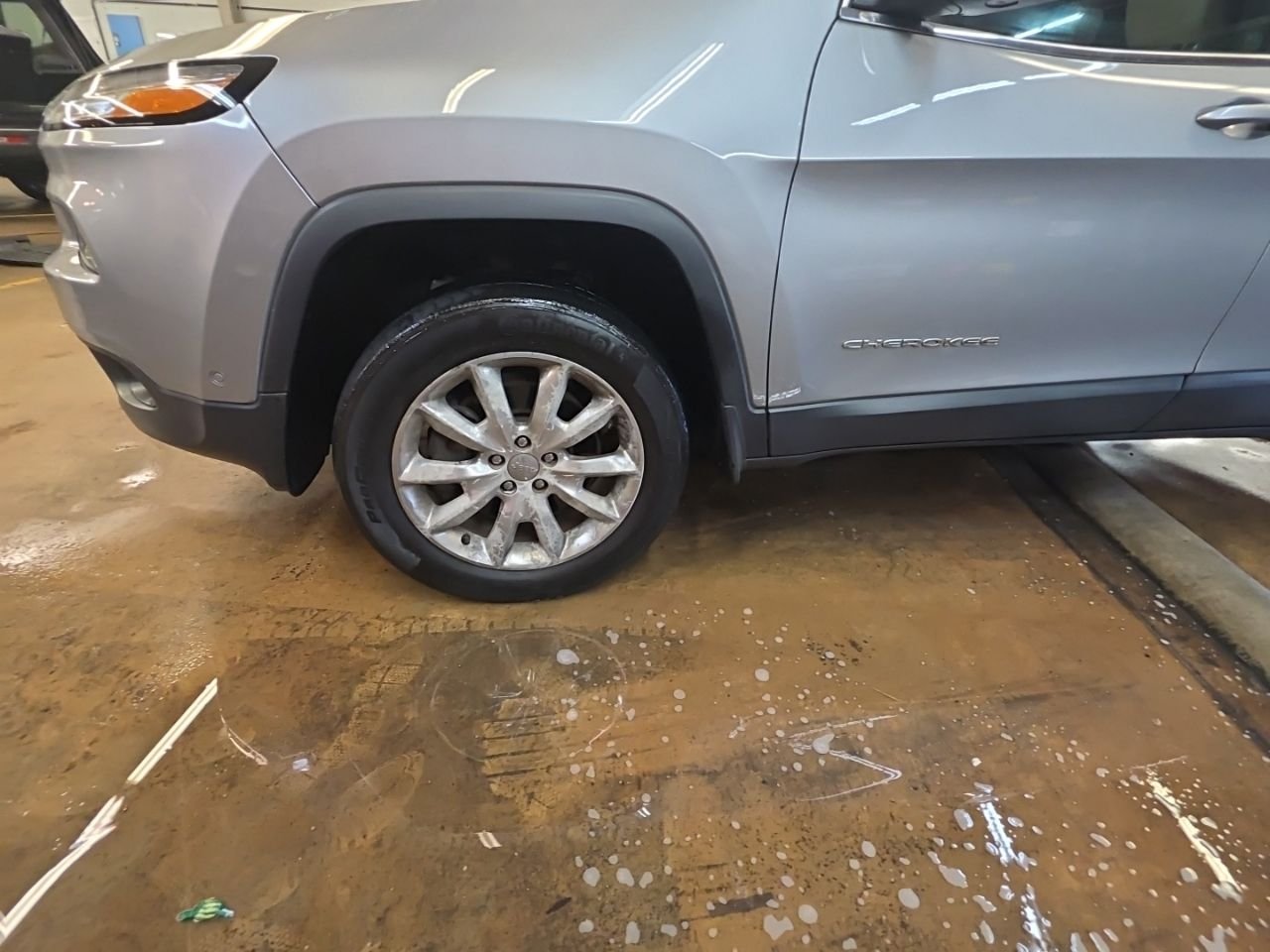Used 2015 Silver Jeep Limited image 12