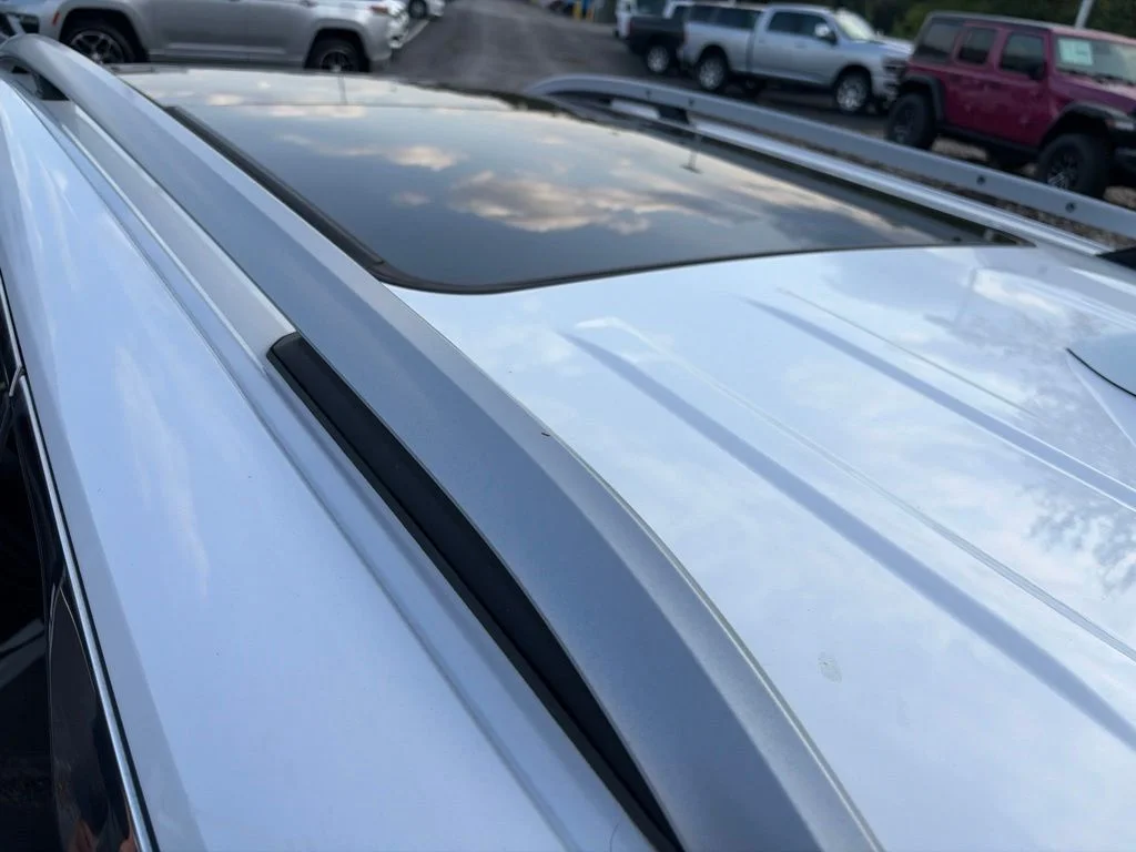 Used 2021 White GMC SLT image 34