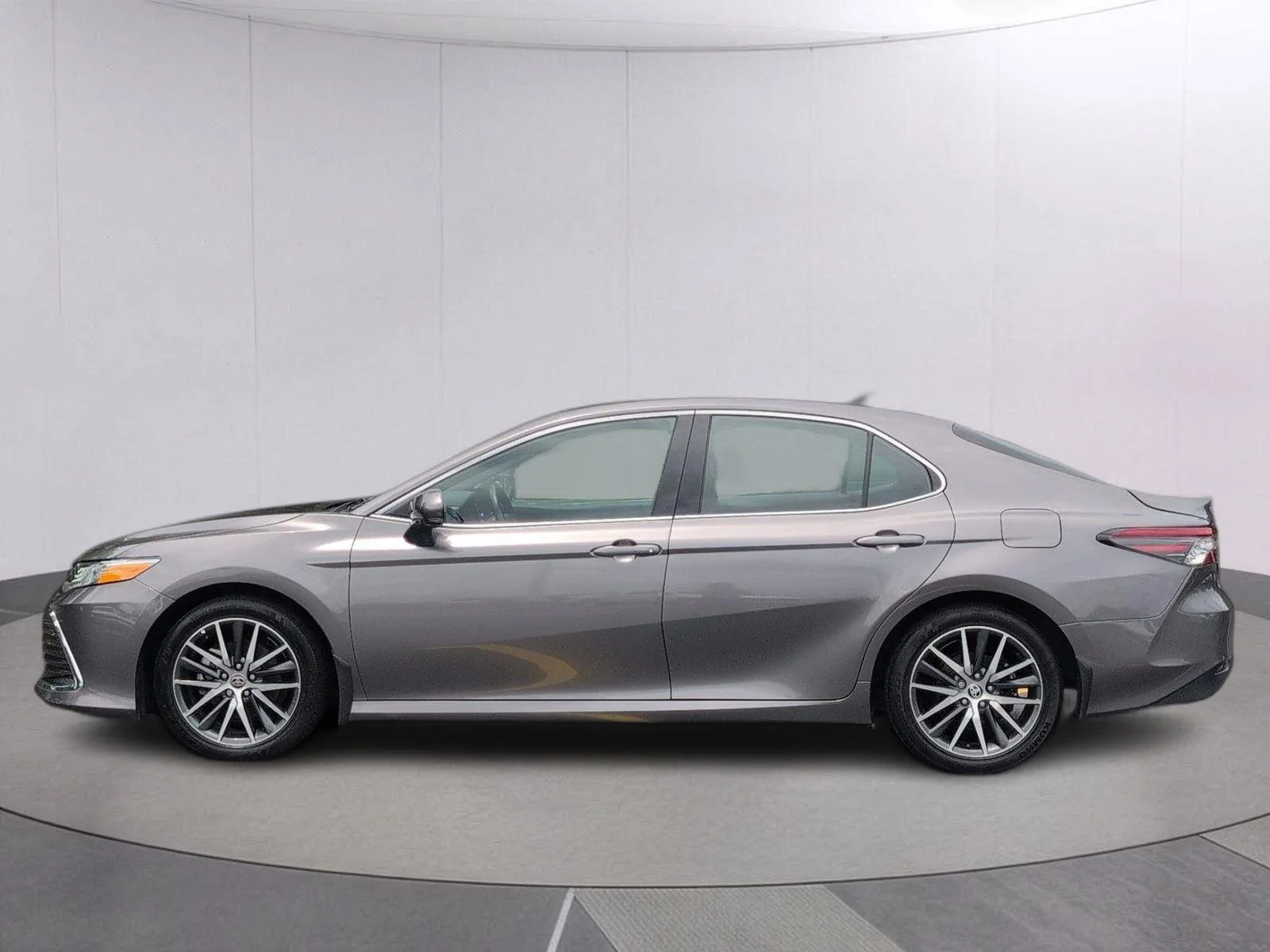 Used 2024 Predawn Gray Mica Toyota XLE image 2