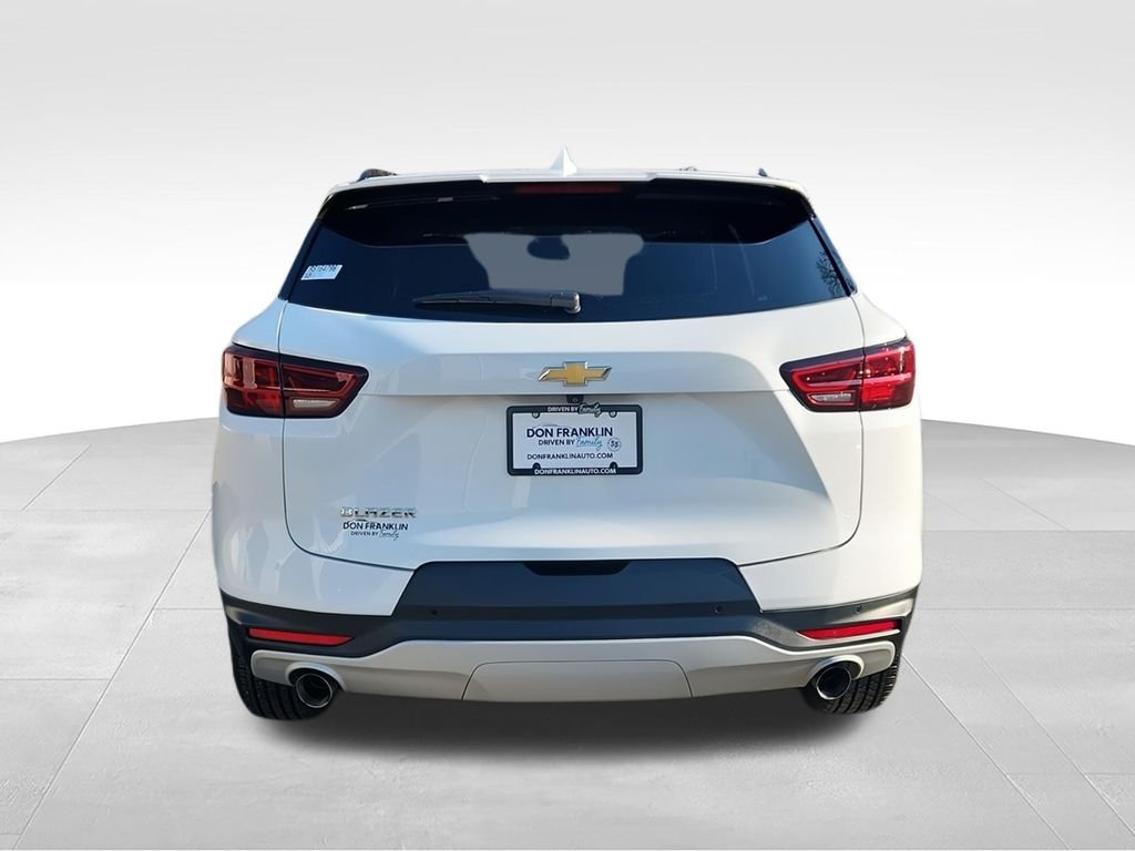 Used 2024 White Chevrolet LT image 7