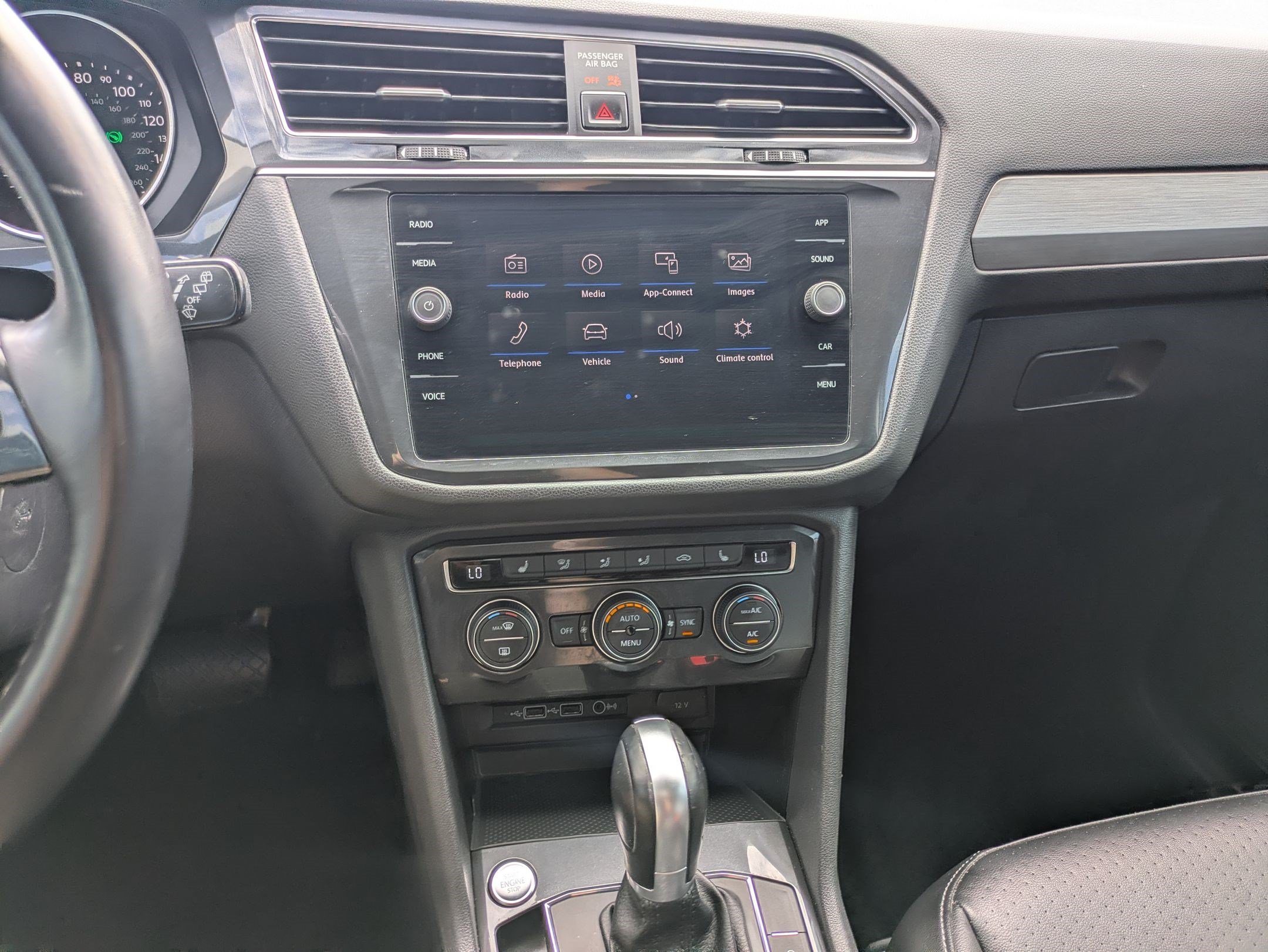 Used 2018 Pure White Volkswagen SEL image 23
