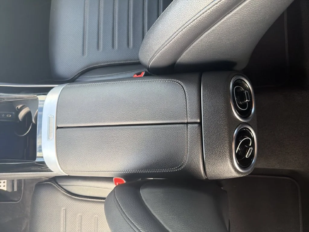 Used 2025  Mercedes-Benz GLC 350e image 25