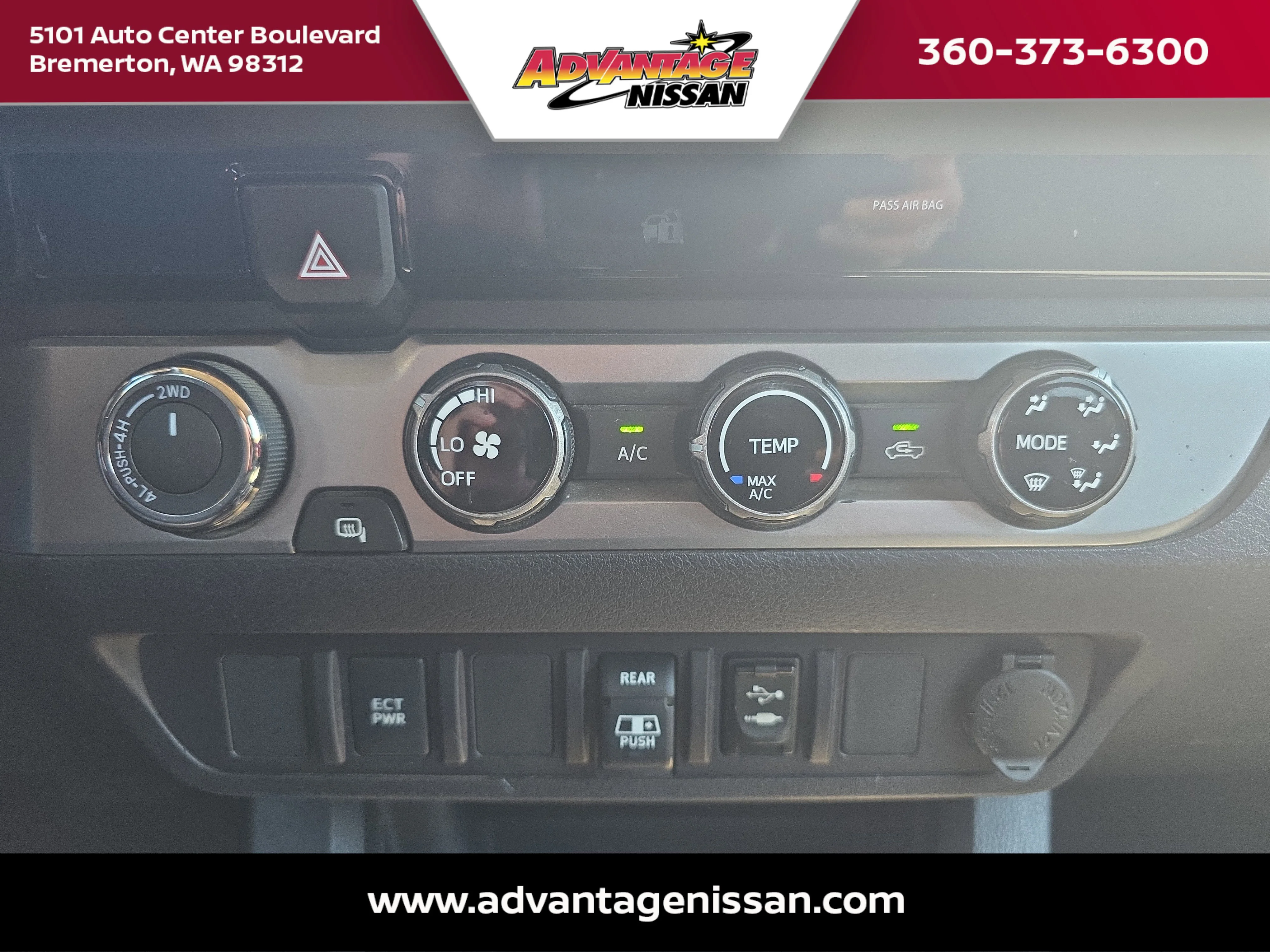 Used 2018 Midnight Black Metallic Toyota SR5 image 19