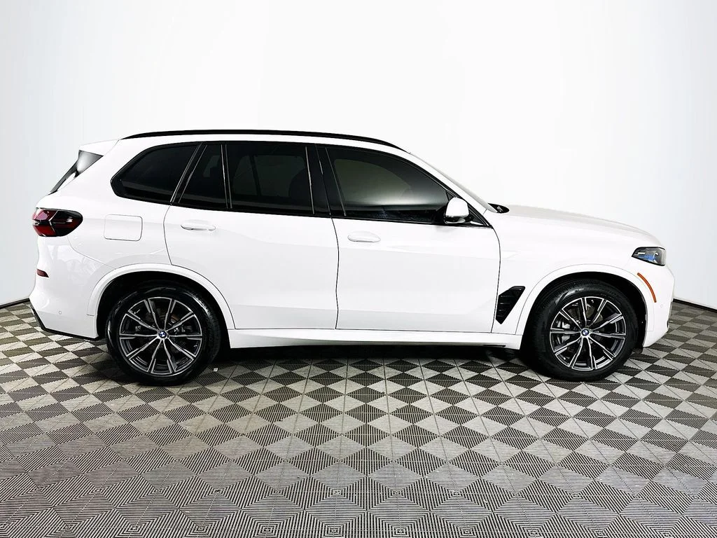 Certified Used 2024 Alpine White BMW xDrive40i image 4