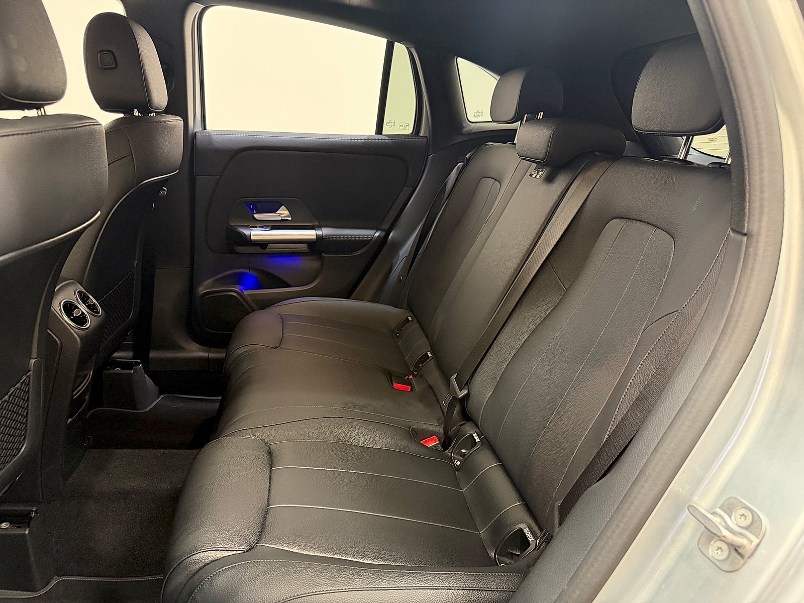 Certified Used 2025 Cirrus Silver Metallic Mercedes-Benz 4MATIC® image 15