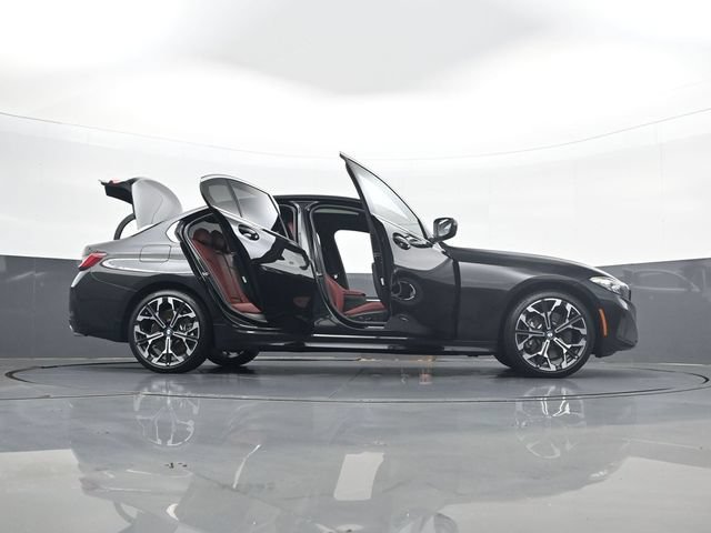 Used 2025  BMW 330i xDrive image 33