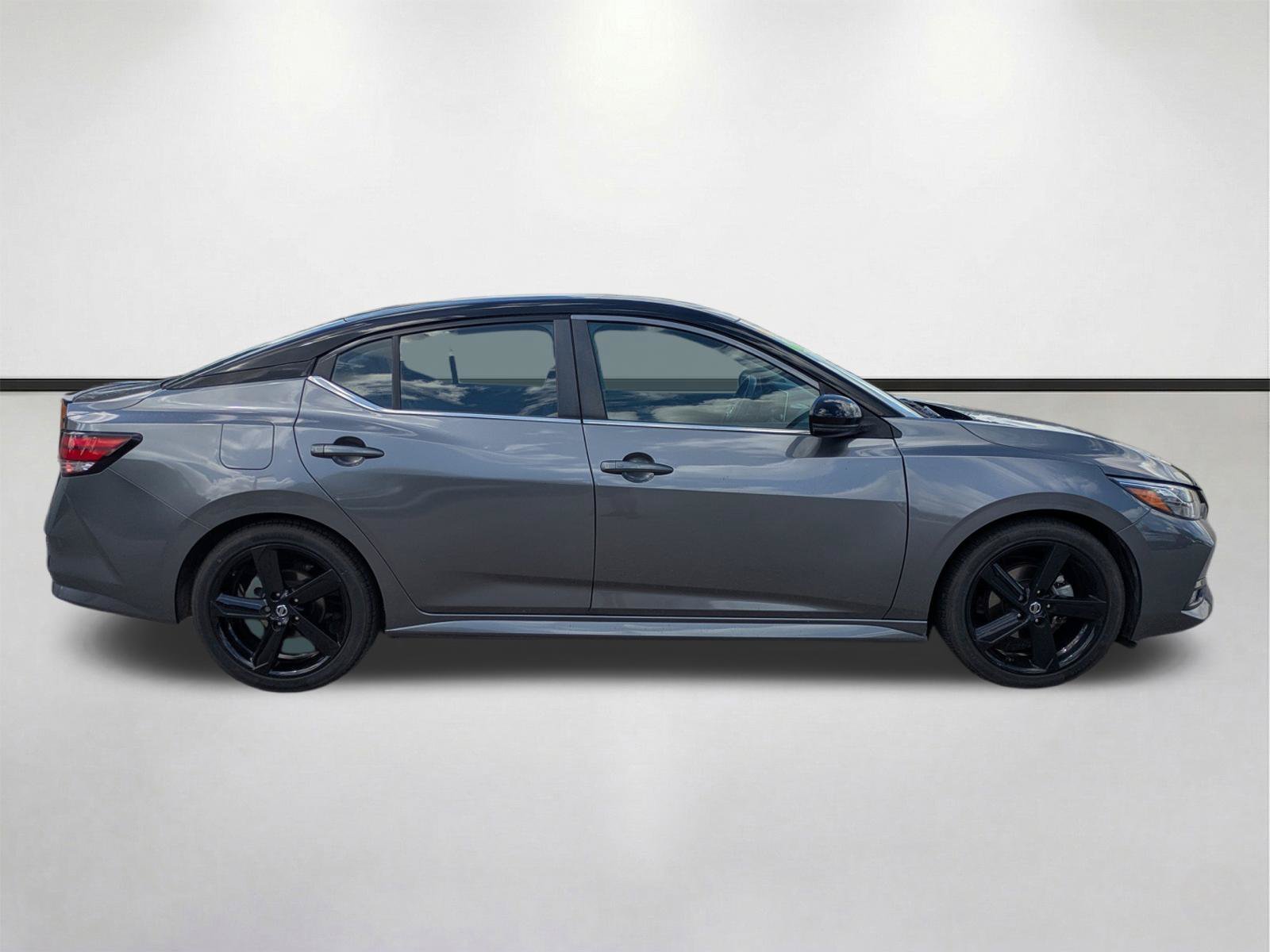 Used 2023 Gun Metallic/Super Black Nissan SR image 4