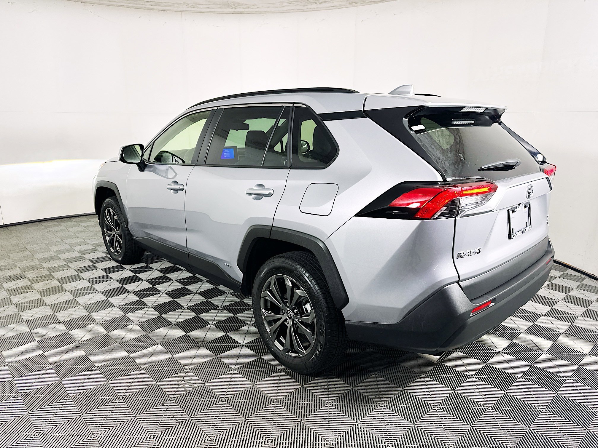 2025 Toyota RAV4 thumbnail 7