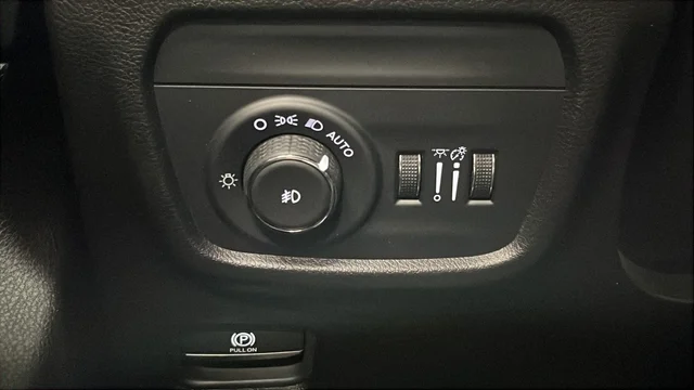 Used 2023 Gray Metallic Jeep Limited image 33
