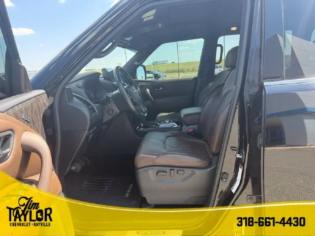 Used 2023 Black Nissan Platinum image 3