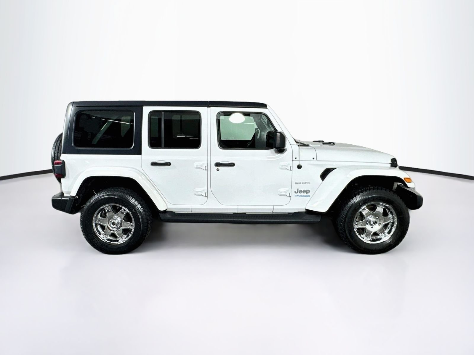 Used 2021 White Jeep Unlimited Sahara 4xe image 9