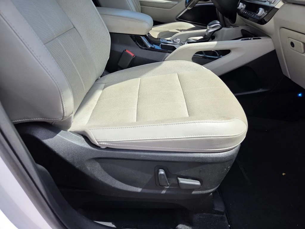 Used 2021 White Pearl Kia SX image 31
