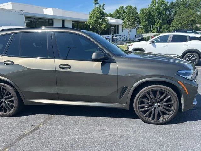 Used 2023 Green BMW xDrive40i image 2