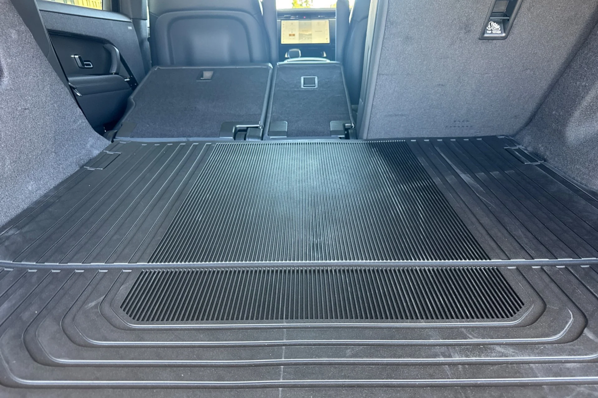 New 2026 Santorini Black Land Rover SE image 17