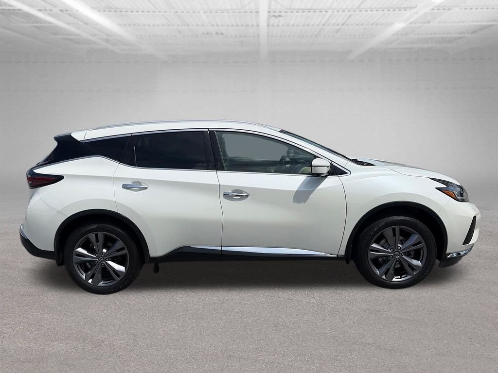 Used 2024 Pearl White Nissan Platinum image 7
