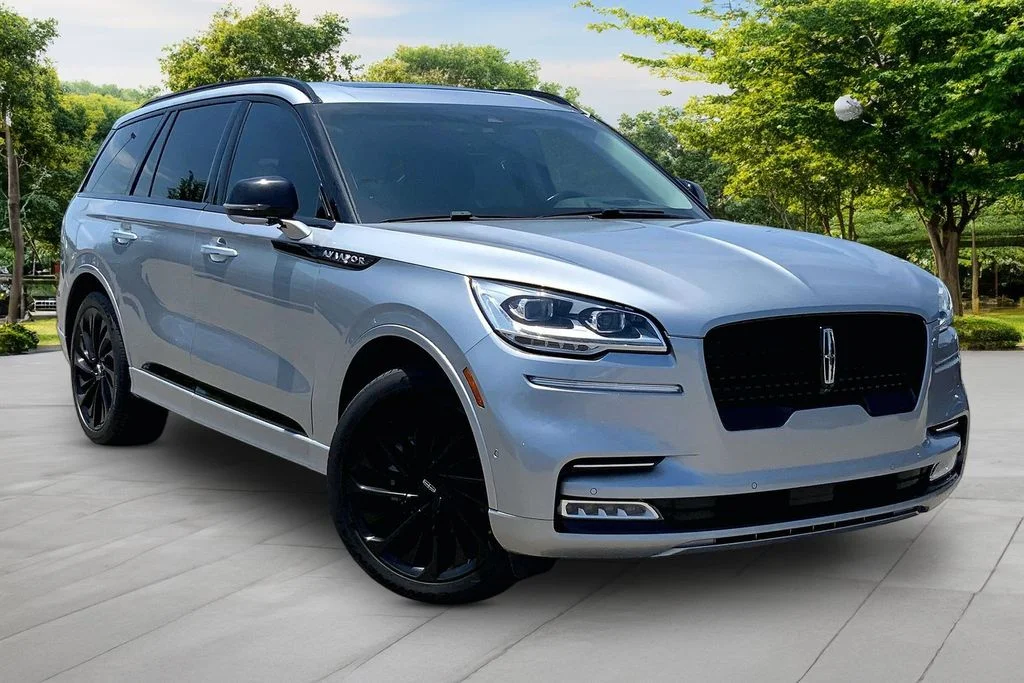 Used 2022 Silver Lincoln Reserve image 3